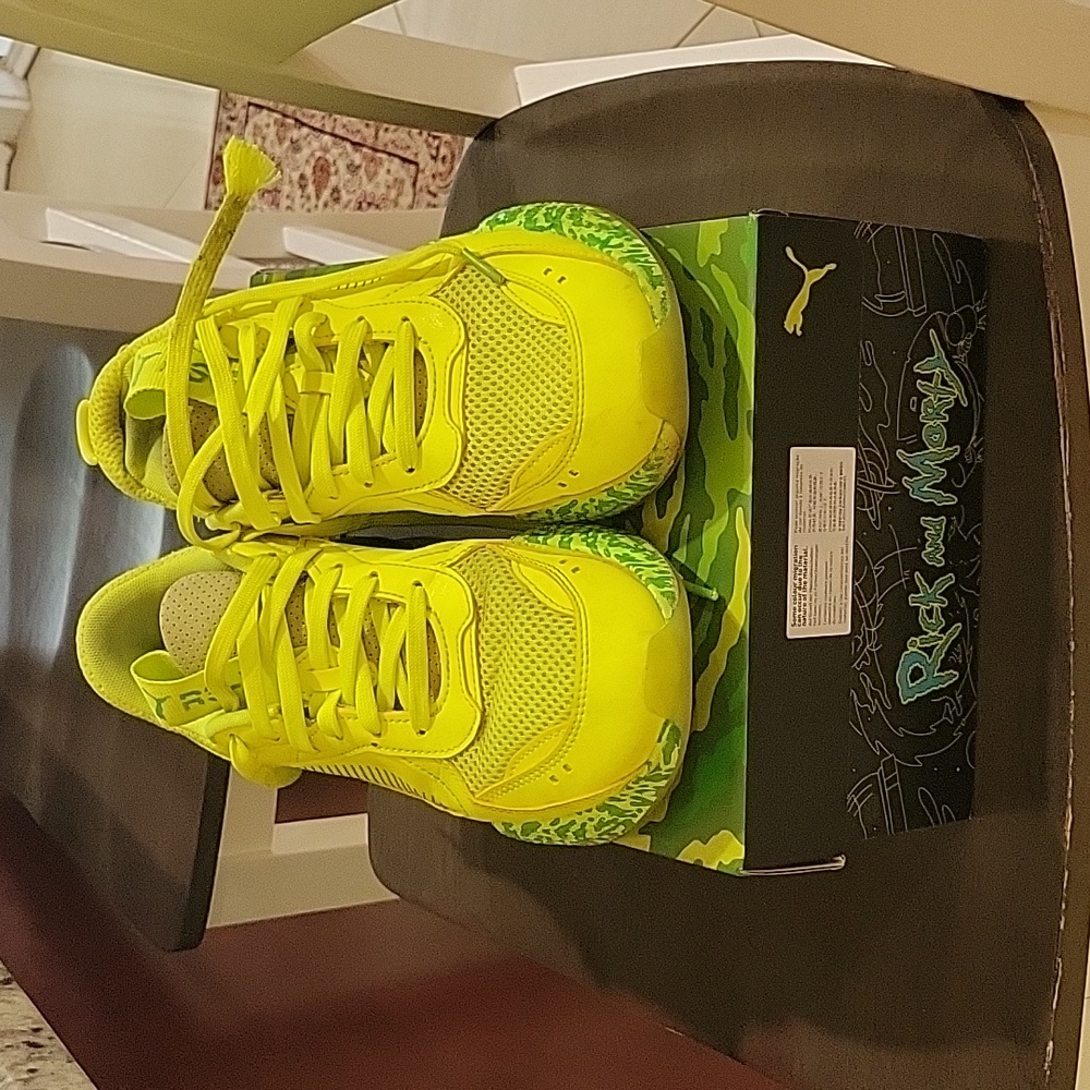Boys shoes